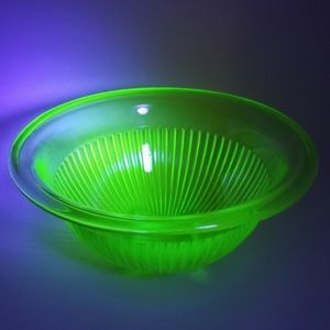 Vtg Hazel Atlas Uranium/Vaseline Glass Mixing Bowl